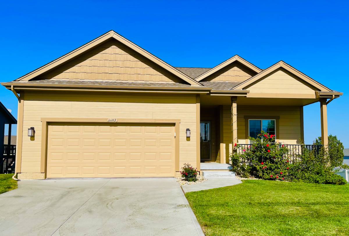 House for rent at 6602 Michael Dr, Papillion, NE 68133