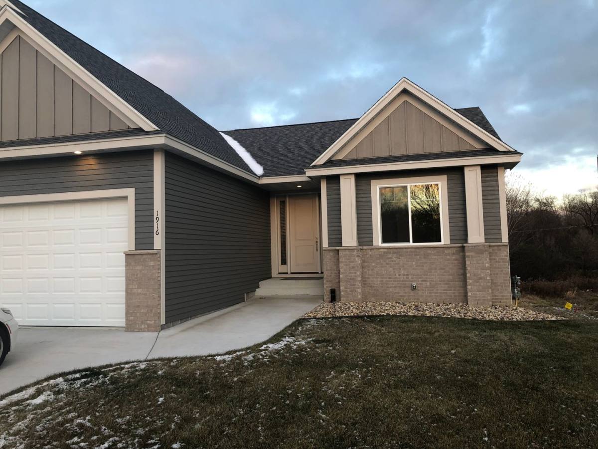 House for rent at 1916 Spruce Meadow Dr SE, Rochester, MN 55904