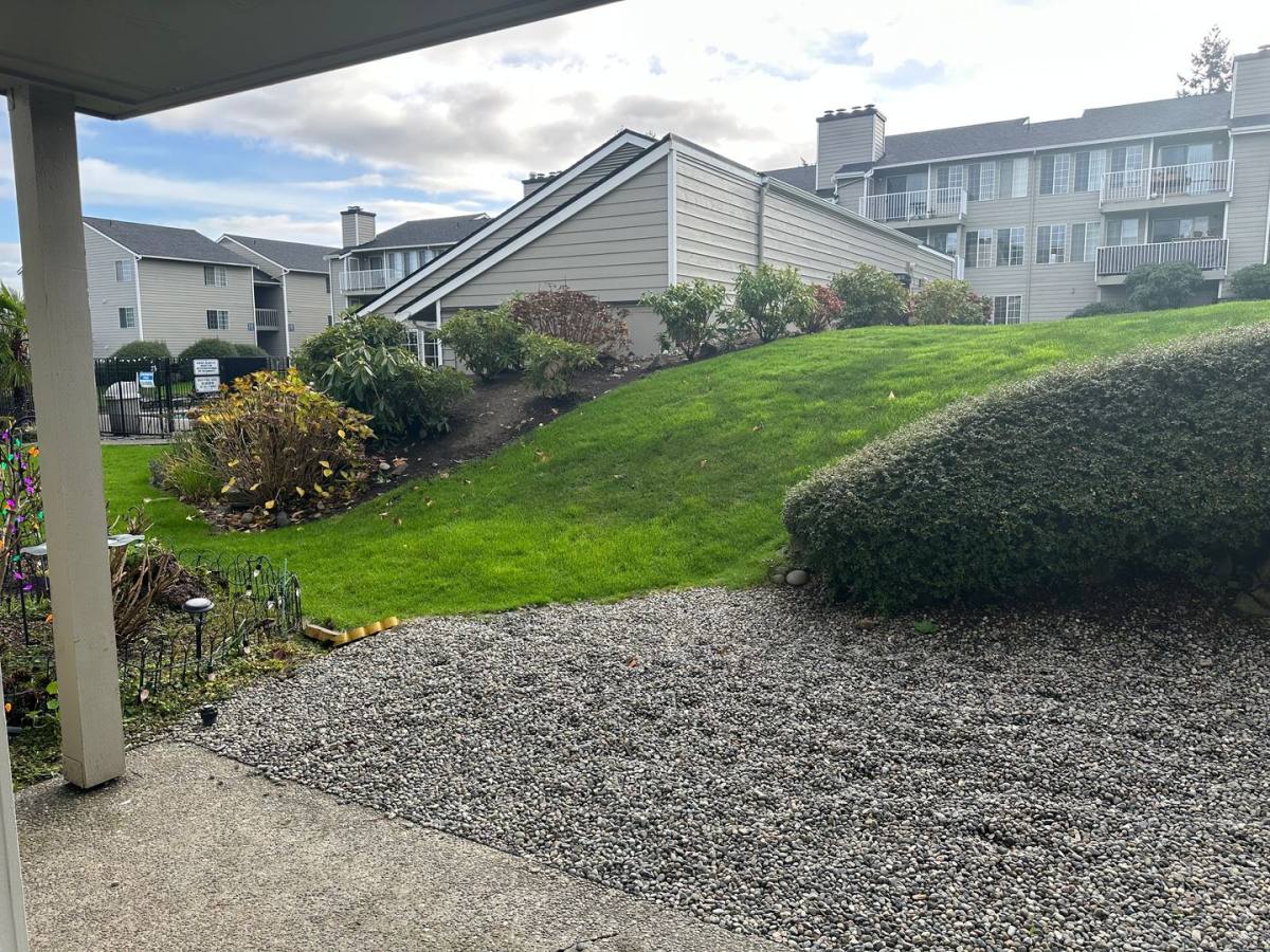 Apartment for rent at 17525 NE 40th St, Redmond, WA 98052