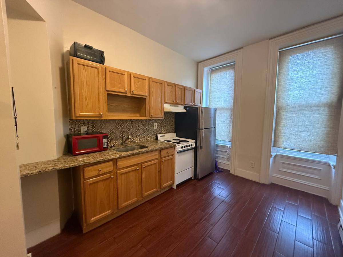Apartment for rent at 1819 W Oxford St, Philadelphia, PA 19148