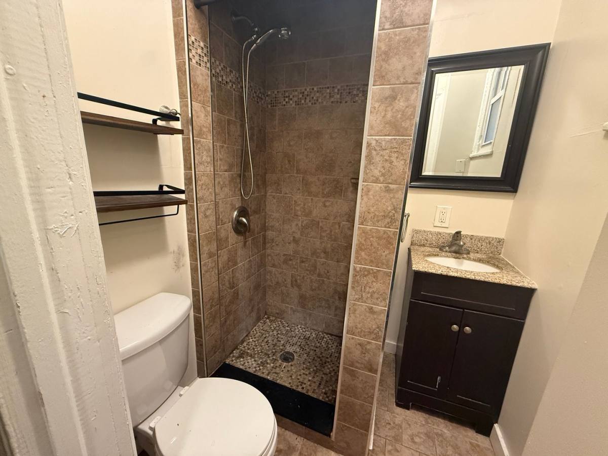 Apartment for rent at 1819 W Oxford St, Philadelphia, PA 19148