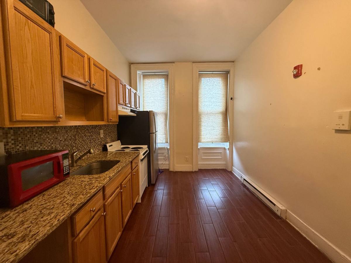 Apartment for rent at 1819 W Oxford St, Philadelphia, PA 19148