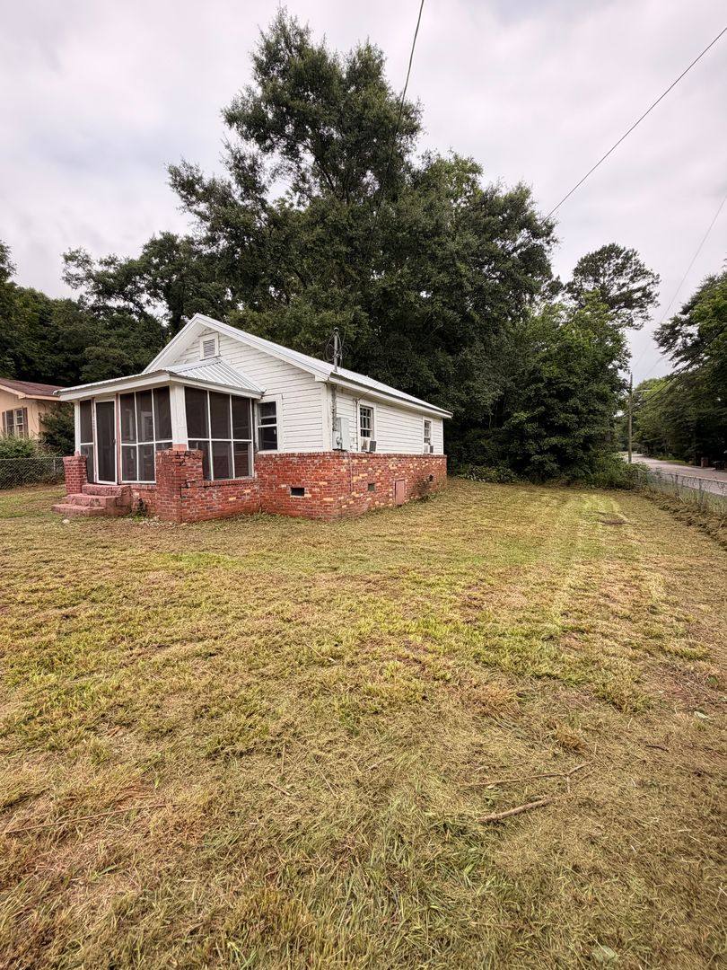 House for rent at 1200 Martin Luther King Dr, Auburn, AL 36832