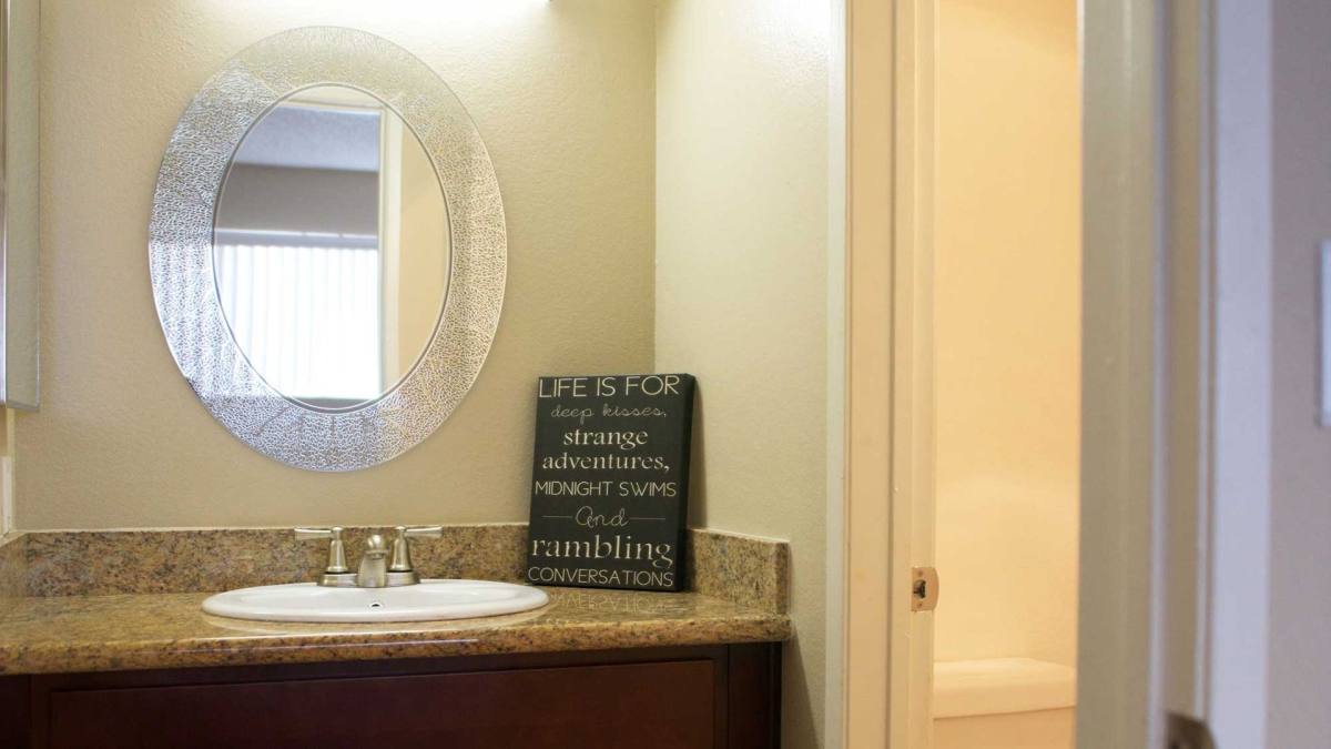 Apartment for rent at 425 N Lime Ave, Long Beach, CA 90802