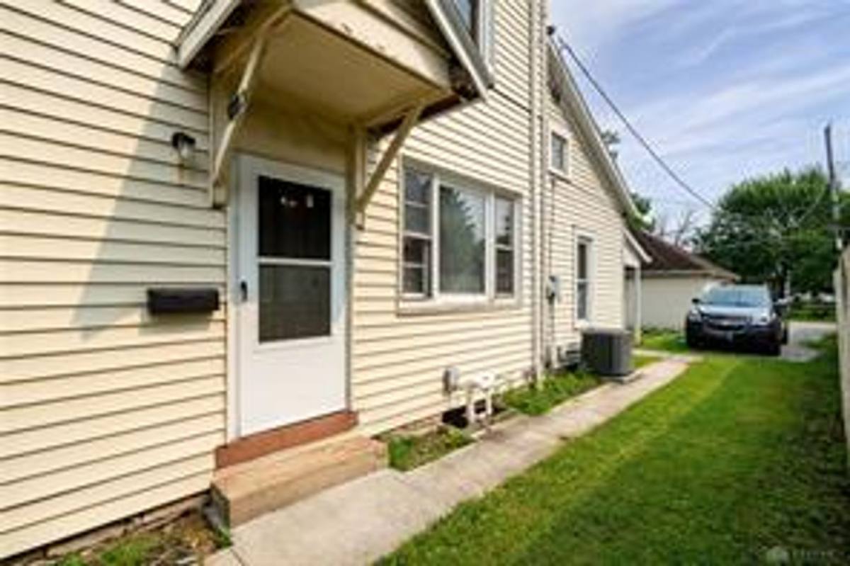 Apartment for rent at 548 E Pearl St, Miamisburg, OH 45342