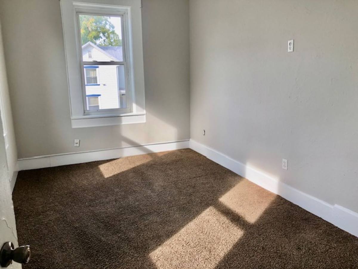 Apartment for rent at 548 E Pearl St, Miamisburg, OH 45342