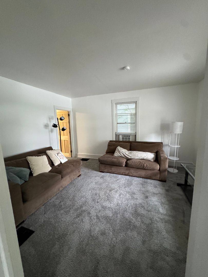 House for rent at 942 Woodlawn Ave, Ann Arbor, MI 48104