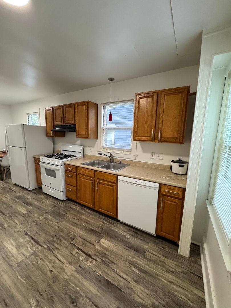 House for rent at 942 Woodlawn Ave, Ann Arbor, MI 48104