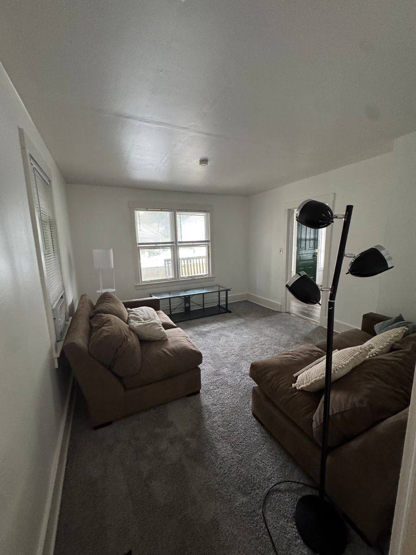 House for rent at 942 Woodlawn Ave, Ann Arbor, MI 48104