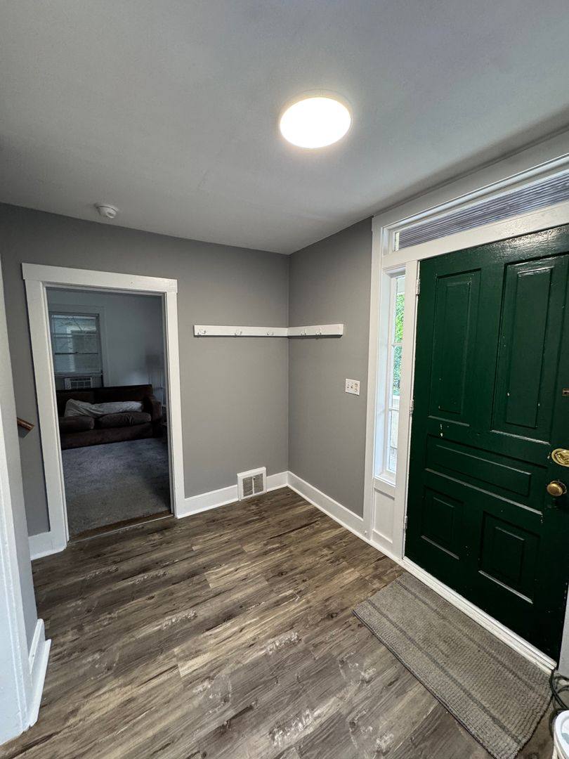 House for rent at 942 Woodlawn Ave, Ann Arbor, MI 48104
