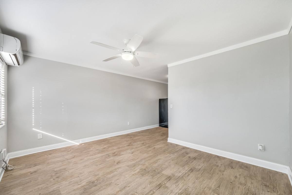 Apartment for rent at 1048 S Clearview Ave, Tampa, FL 33629