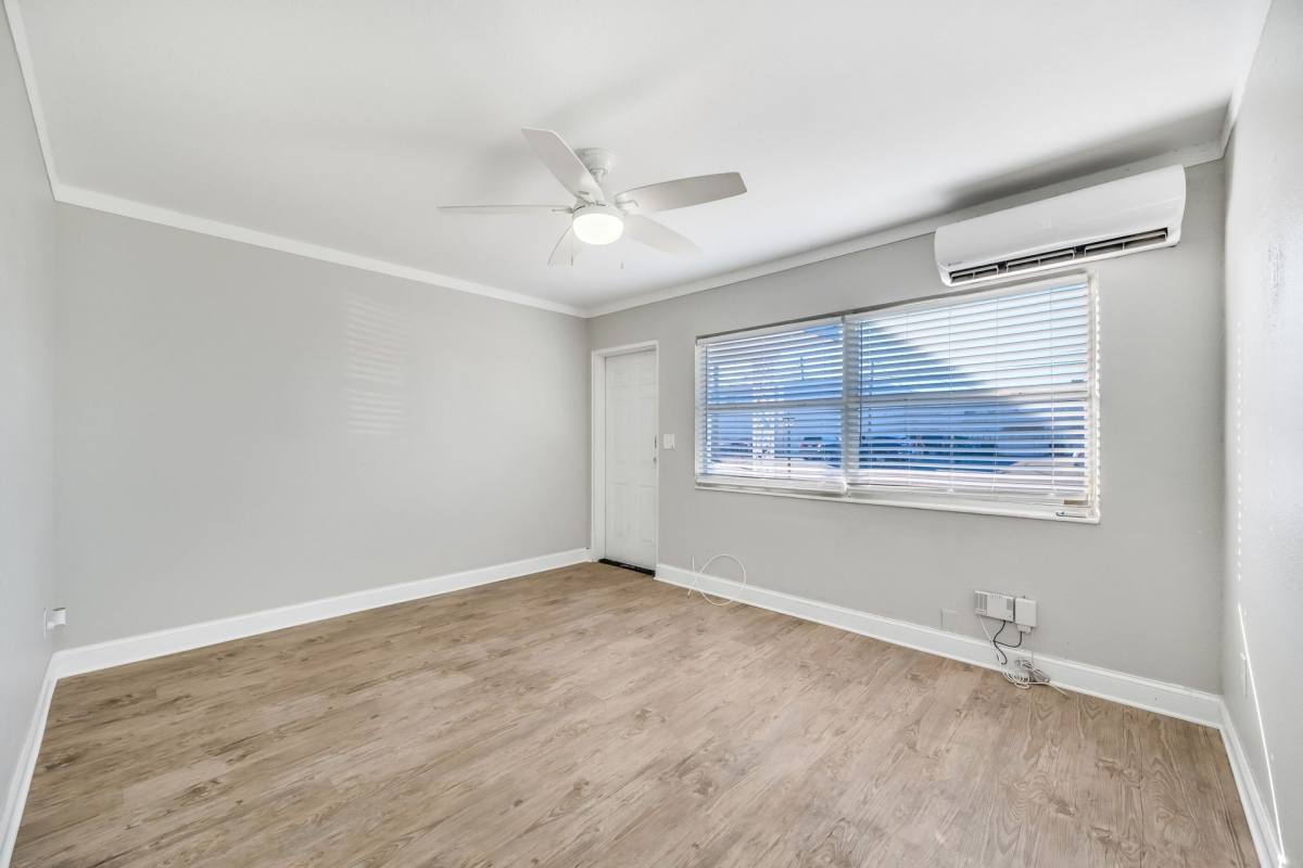 Apartment for rent at 1048 S Clearview Ave, Tampa, FL 33629