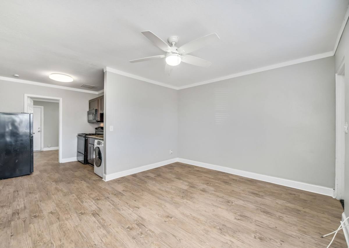 Apartment for rent at 1048 S Clearview Ave, Tampa, FL 33629