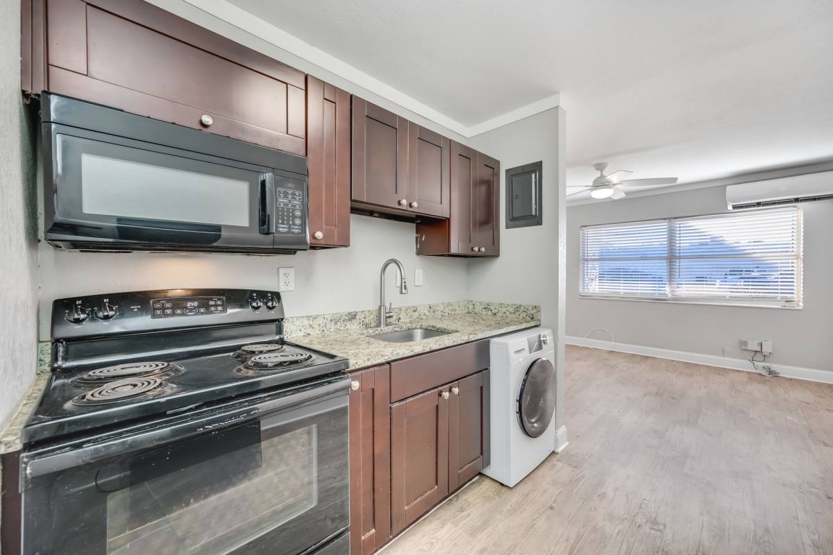 Apartment for rent at 1048 S Clearview Ave, Tampa, FL 33629