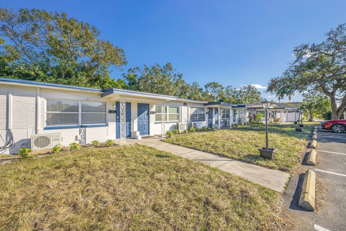Apartment for rent at 1048 S Clearview Ave, Tampa, FL 33629