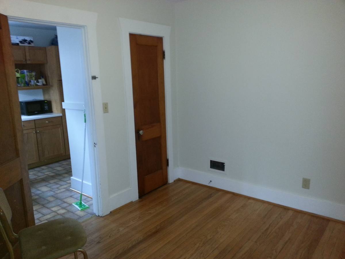 Apartment for rent at 224 1 2 S Linn, Iowa City, IA 52240