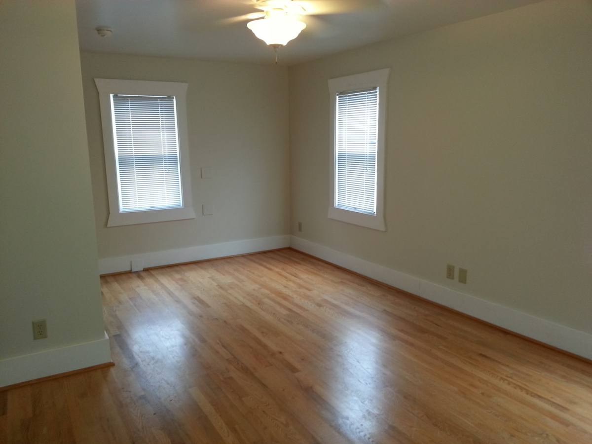 Apartment for rent at 224 1 2 S Linn, Iowa City, IA 52240