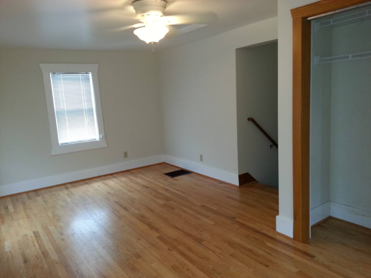 Apartment for rent at 224 1 2 S Linn, Iowa City, IA 52240
