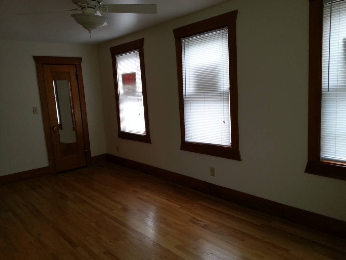 Apartment for rent at 224 1 2 S Linn, Iowa City, IA 52240
