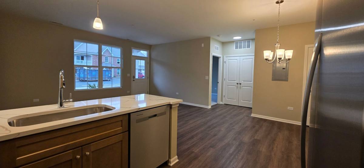 Apartment for rent at 372 Timber Pointe Dr, Joliet, IL 60431