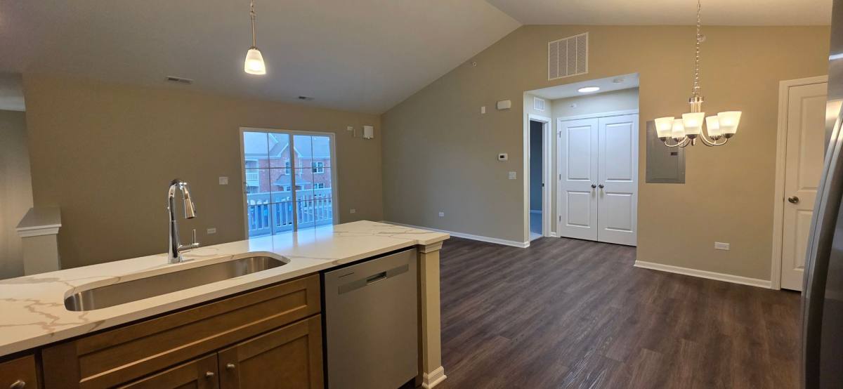 Apartment for rent at 376 Timber Pointe Dr, Joliet, IL 60431