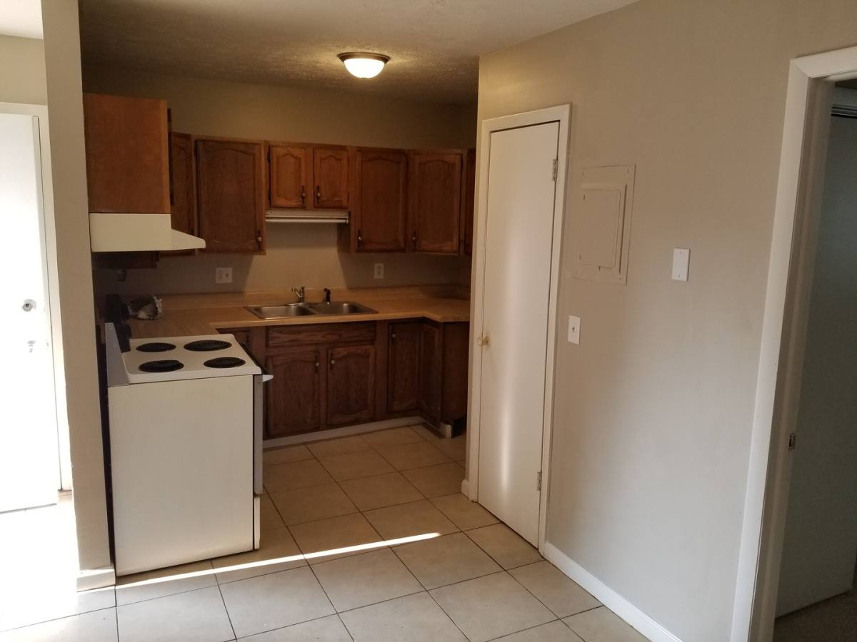 Apartment for rent at 1124 9th Ave, Huntington, WV 25701