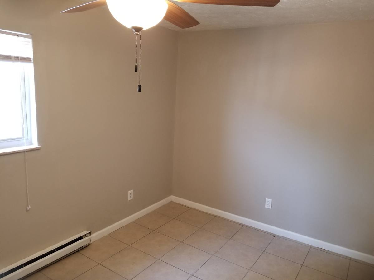 Apartment for rent at 1124 9th Ave, Huntington, WV 25701
