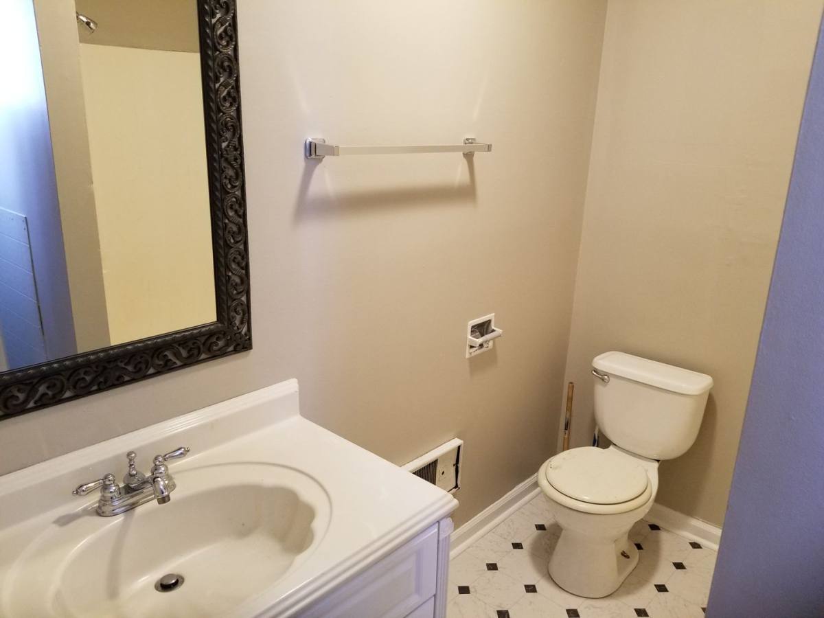 Apartment for rent at 1124 9th Ave, Huntington, WV 25701