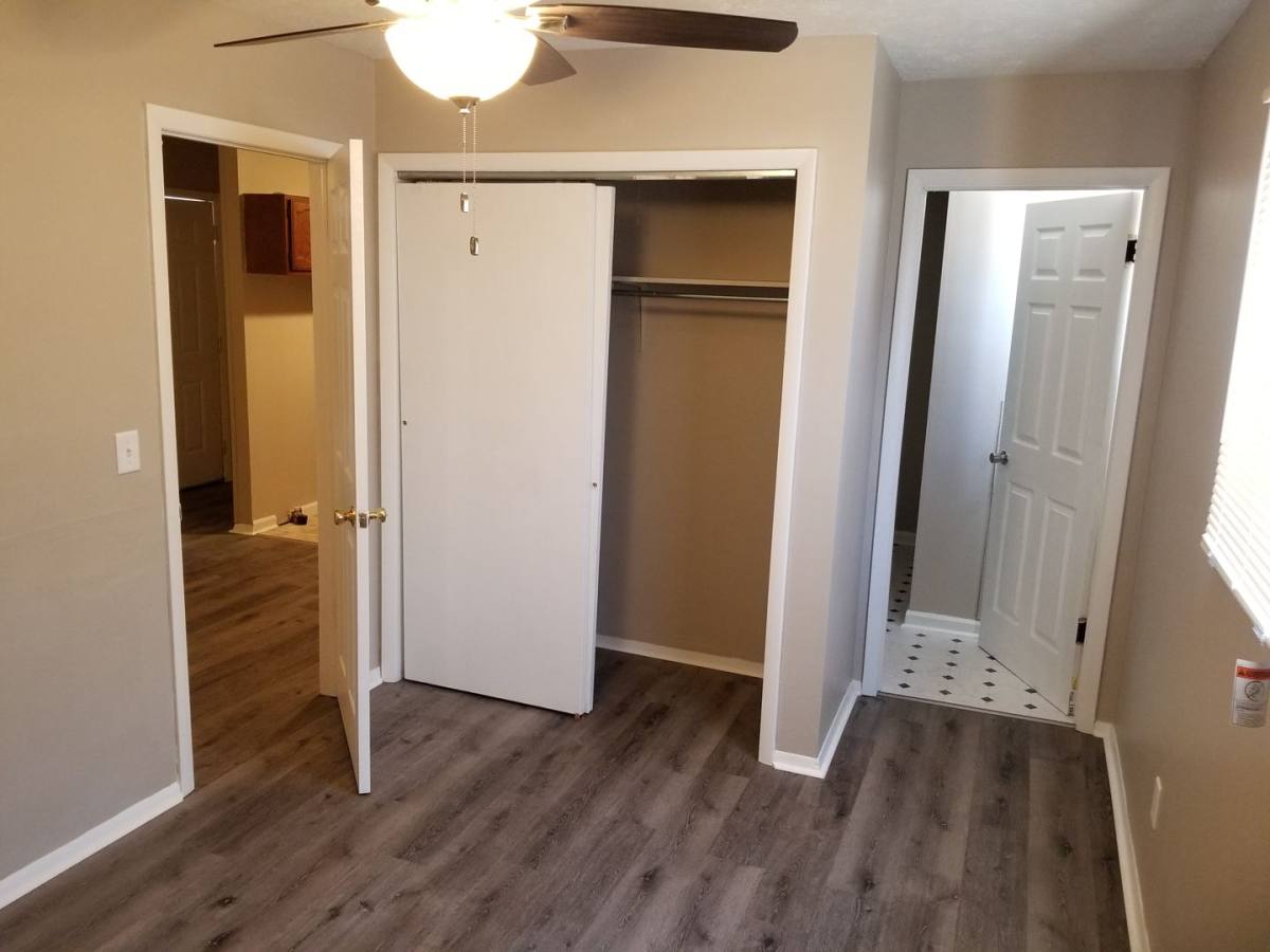 Apartment for rent at 1124 9th Ave, Huntington, WV 25701