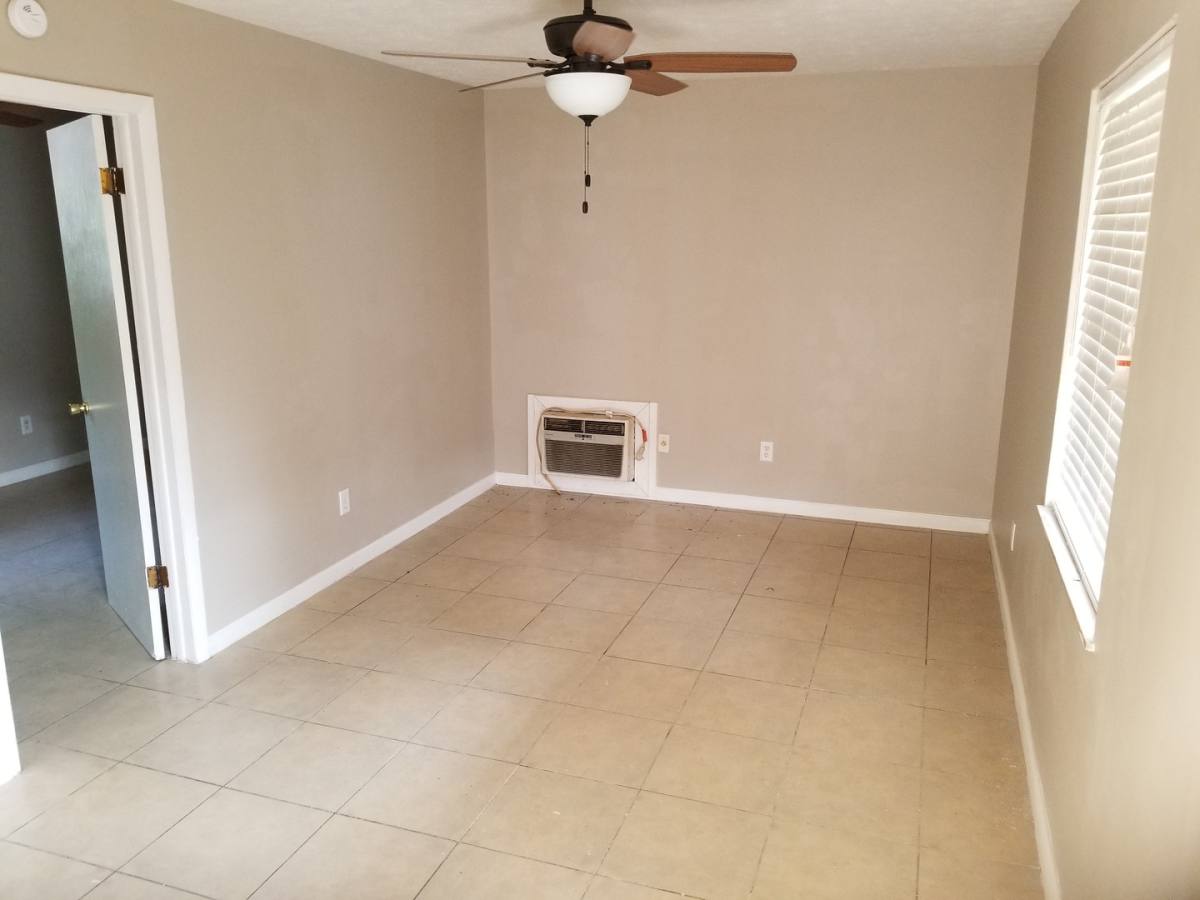 Apartment for rent at 1124 9th Ave, Huntington, WV 25701