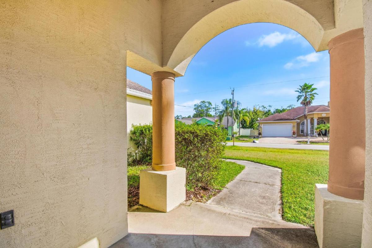 House for rent at 29 E Diamond Dr, Palm Coast, FL 32164