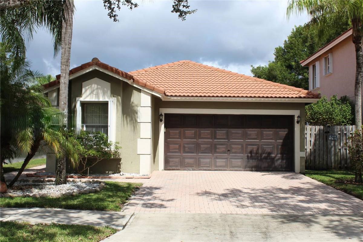 House for rent at 16405 Sapphire St, Fort Lauderdale, FL 33331