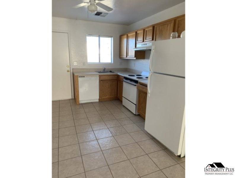 Townhouse for rent at 15636 S Yava Rd #B, Arizona City, AZ 85123