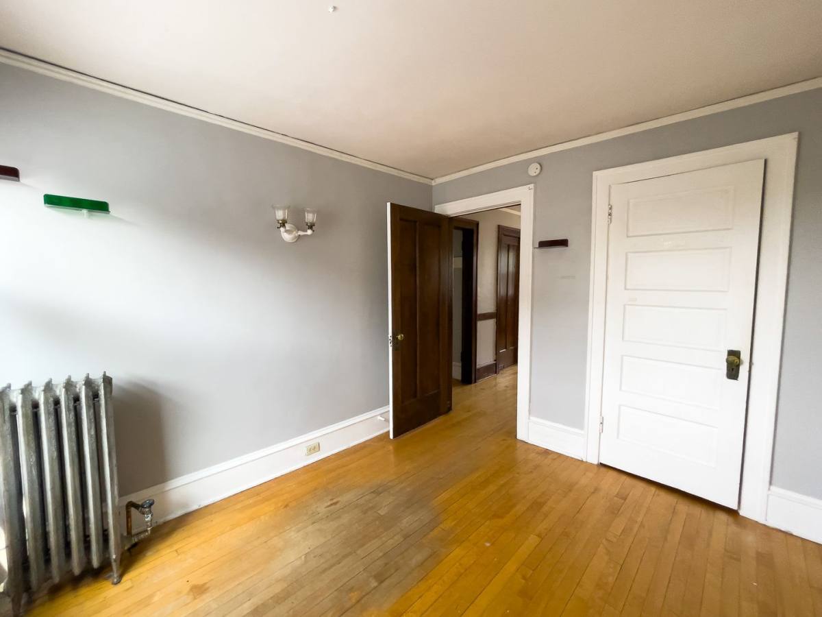 Apartment for rent at 509 6th St SE, Minneapolis, MN 55414