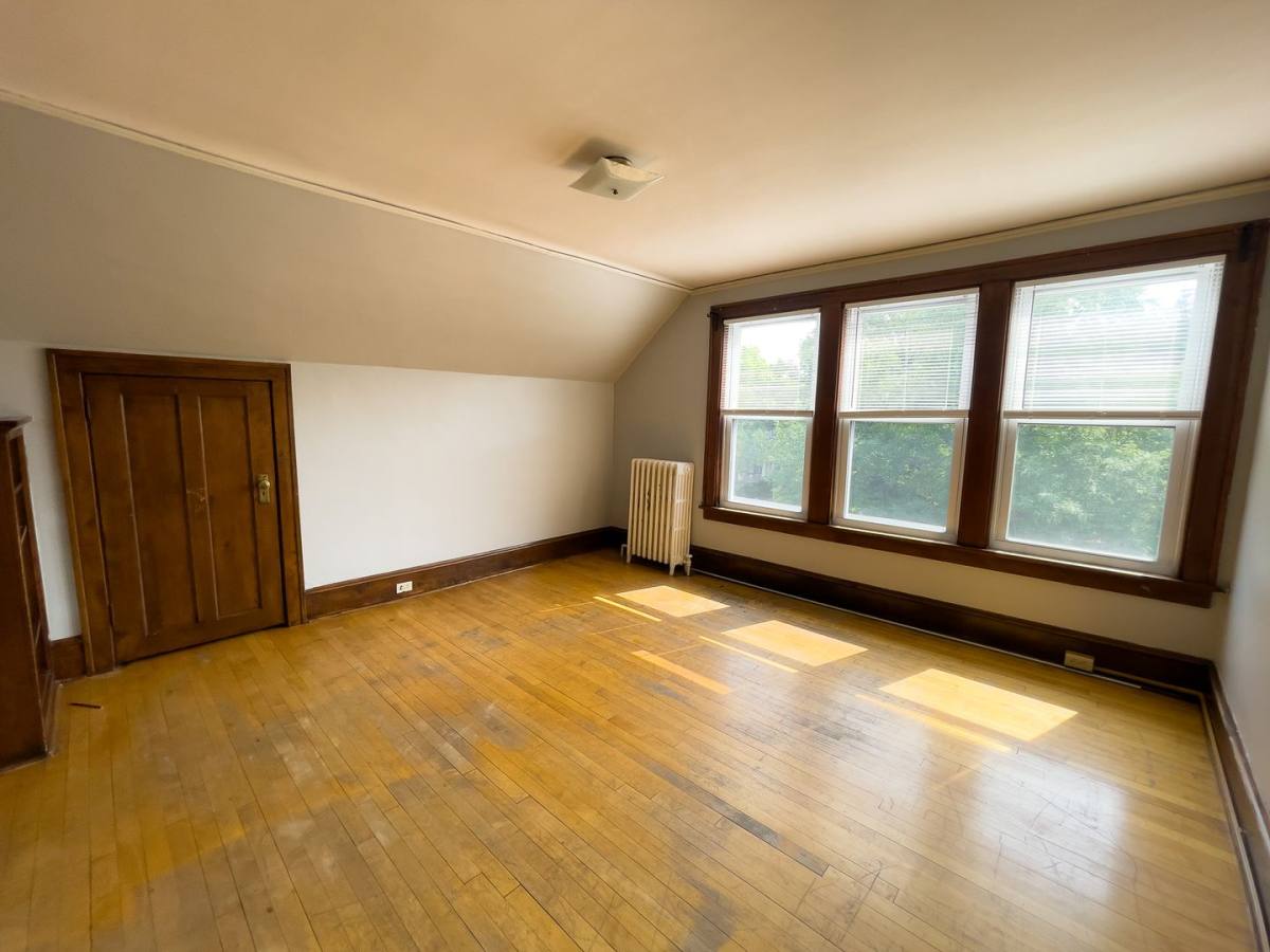 Apartment for rent at 509 6th St SE, Minneapolis, MN 55414