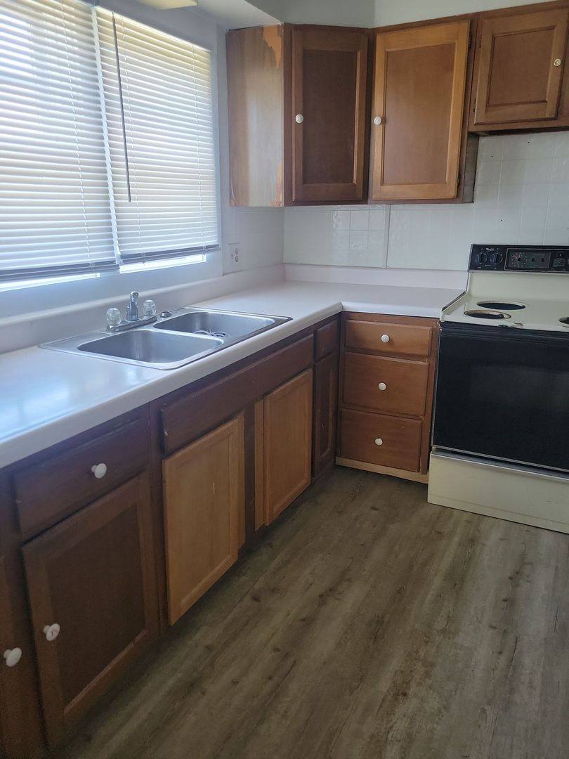 House for rent at 114 E 9th St, Muncie, IN 47302