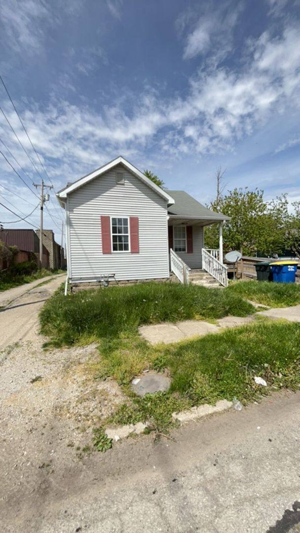 House for rent at 114 E 9th St, Muncie, IN 47302