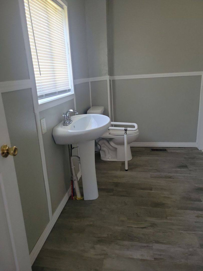 House for rent at 114 E 9th St, Muncie, IN 47302