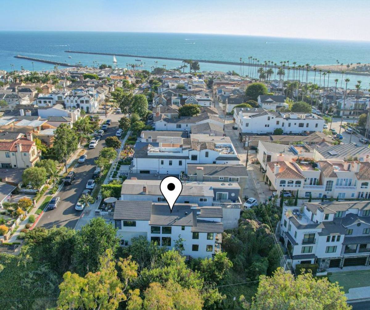 House for rent at 319 Heliotrope Ave, Corona Del Mar, CA 92625