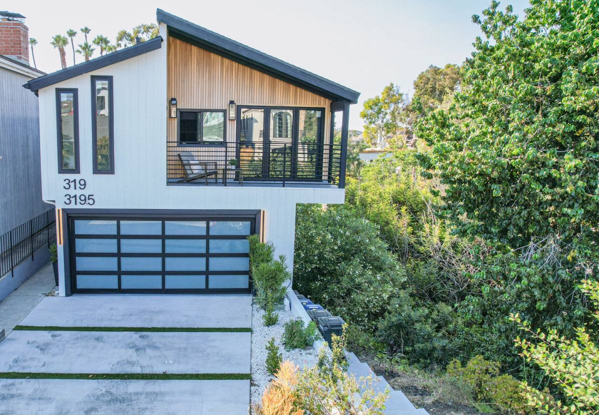 House for rent at 319 Heliotrope Ave, Corona Del Mar, CA 92625