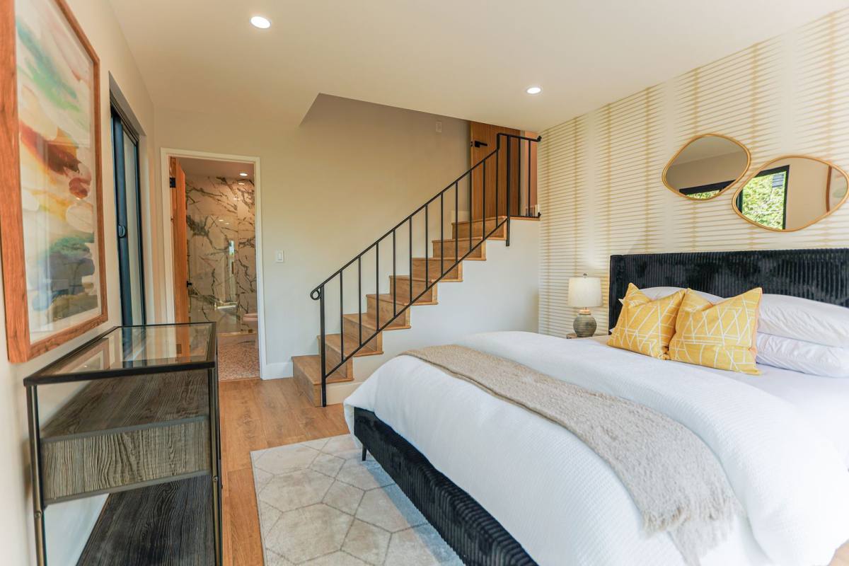 House for rent at 319 Heliotrope Ave, Corona Del Mar, CA 92625