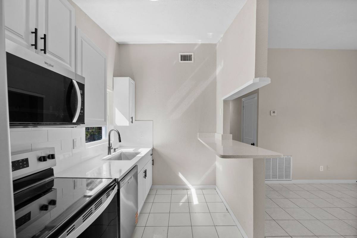 House for rent at 818 28th St Circle E, Bradenton, FL 34208