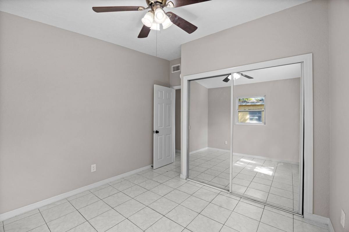 House for rent at 818 28th St Circle E, Bradenton, FL 34208