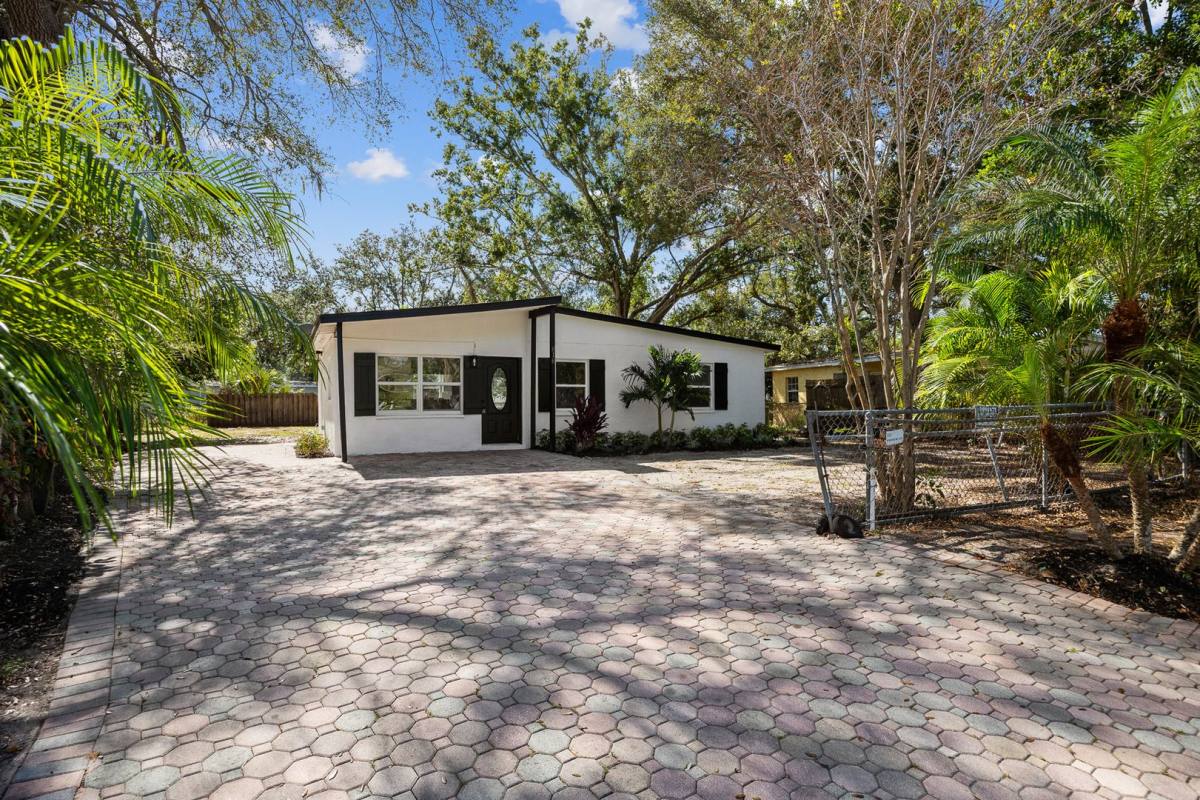 House for rent at 818 28th St Circle E, Bradenton, FL 34208
