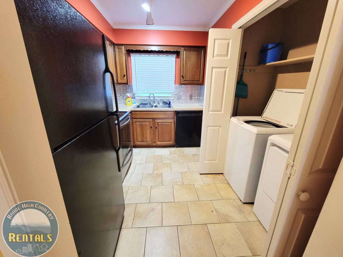 Townhouse for rent at 1254 Camelot Court NE, Lenoir, NC 28645
