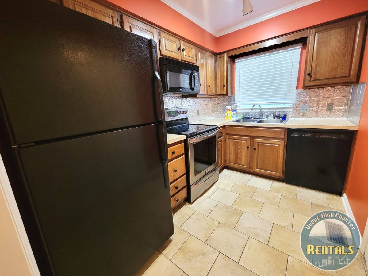 Townhouse for rent at 1254 Camelot Court NE, Lenoir, NC 28645
