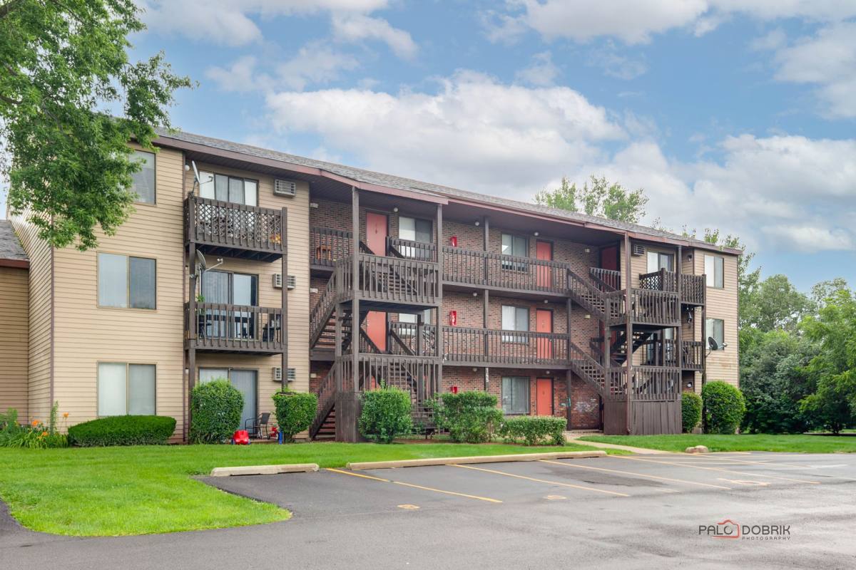Apartment for rent at 145 & 185 Glen St, Grayslake, IL 60030
