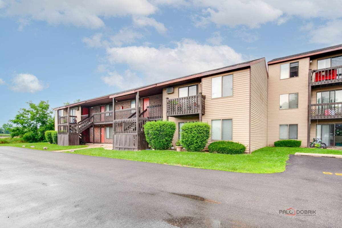 Apartment for rent at 145 & 185 Glen St, Grayslake, IL 60030