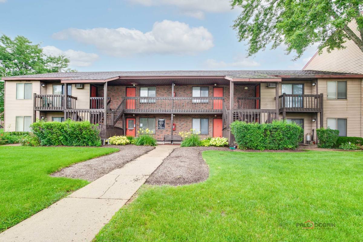 Apartment for rent at 145 & 185 Glen St, Grayslake, IL 60030
