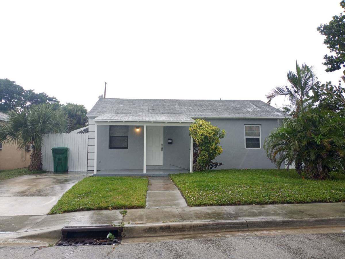 House for rent at 522 W 3rd St, West Palm Beach, FL 33404